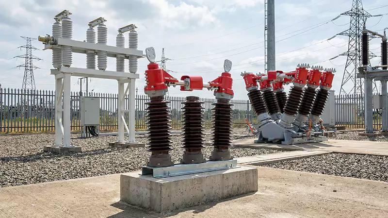 Umehluko phakathi kwama-circuit breaker nokunqamula amaswishi